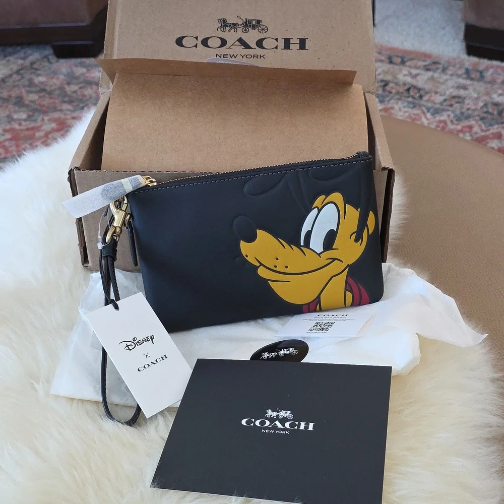 Adorable NWT Coach Disney X Pluto Essential Small Wristlet Wallet 🖤🐶❤️🎁 - Picture 11 of 12